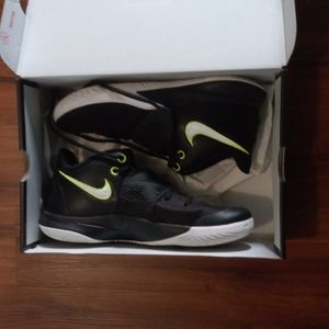 Kyrie Flytrap 3 - Size 9.5 Mens